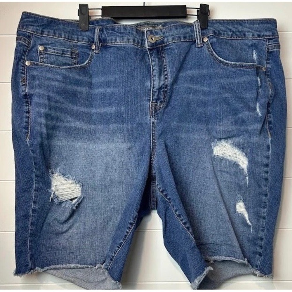 Torrid Shorts Women's  26 Plus Size  Stretch‎ Denim Frayed Hem Distressed